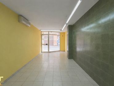 Locale commerciale in vendita a Berga