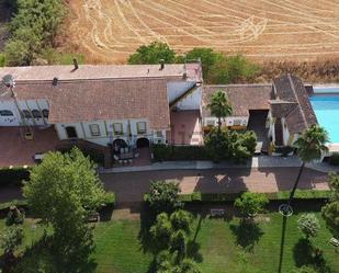 Vista exterior de Finca rústica en venda en Mérida amb Terrassa i Piscina