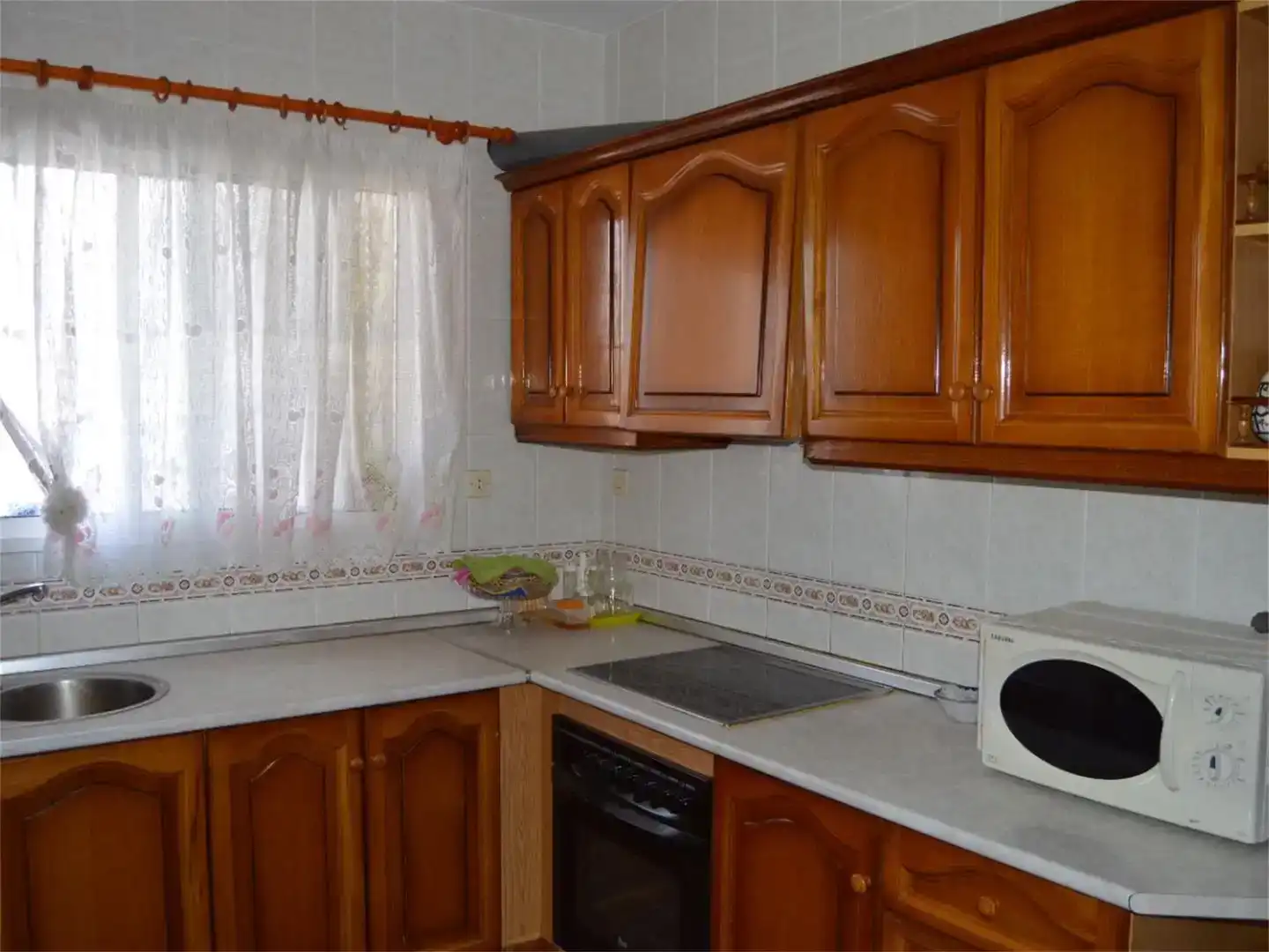 Cuina de Casa adosada en venda en Cuevas Bajas amb Balcó