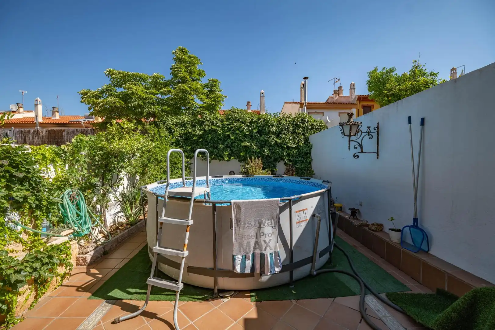 Piscina de Casa adosada en venda en Villa de Otura amb Aire condicionat, Calefacció i Balcó