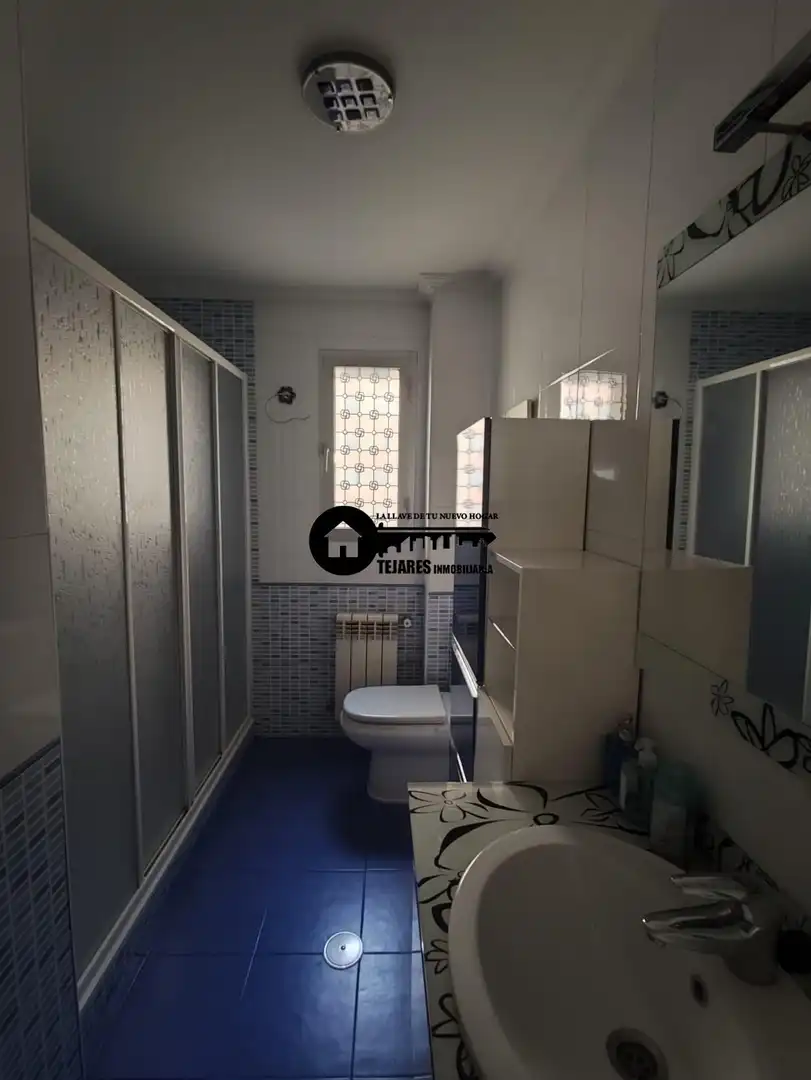 Bathroom of Apartments for sale in Albacete  with Heating, Parquet flooring and Furnished