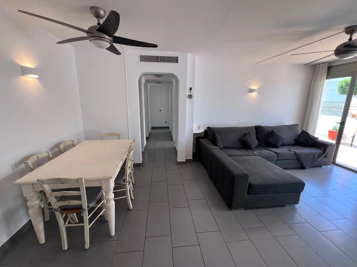 Sala d'estar de Pis en venda en Sant Antoni de Portmany amb Aire condicionat i Terrassa