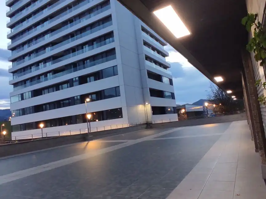 Vista exterior de Oficina de lloguer en Bilbao  amb Moblat