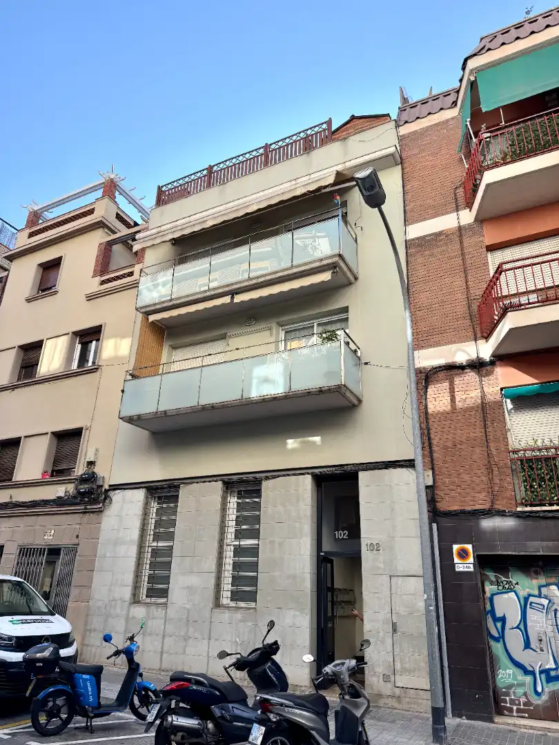 Außenansicht von Wohnung zum Verkauf in Barcelona mit Heizung, Terrasse und Alarm