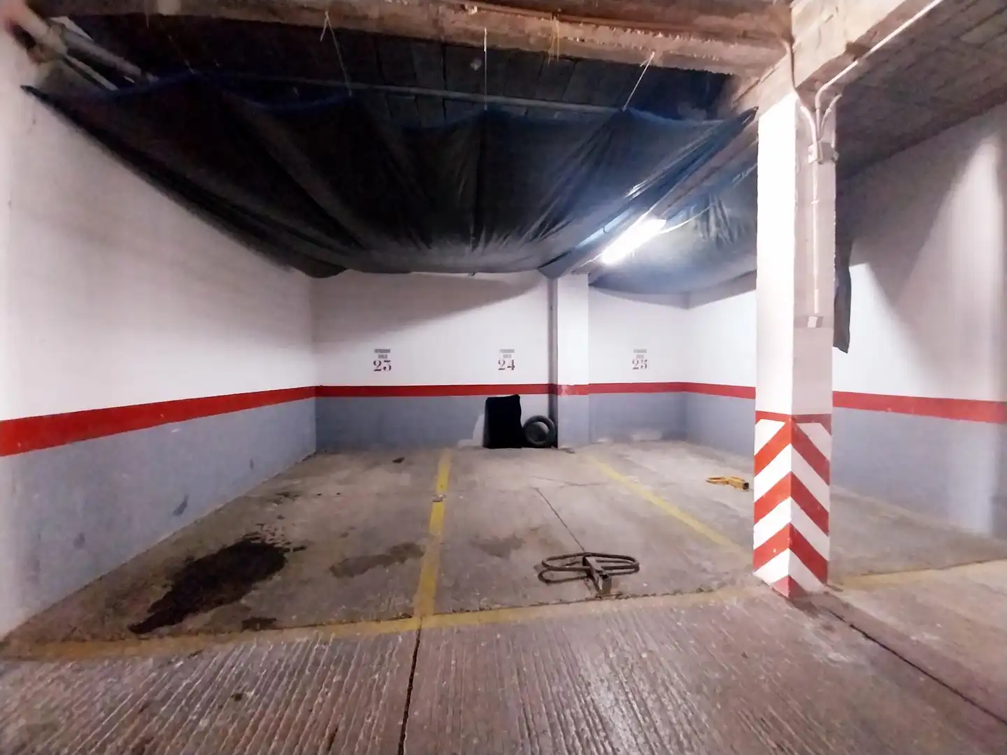 Parkplatz von Einfamilien-Reihenhaus zum Verkauf in Mijas mit Klimaanlage, Heizung und Terrasse