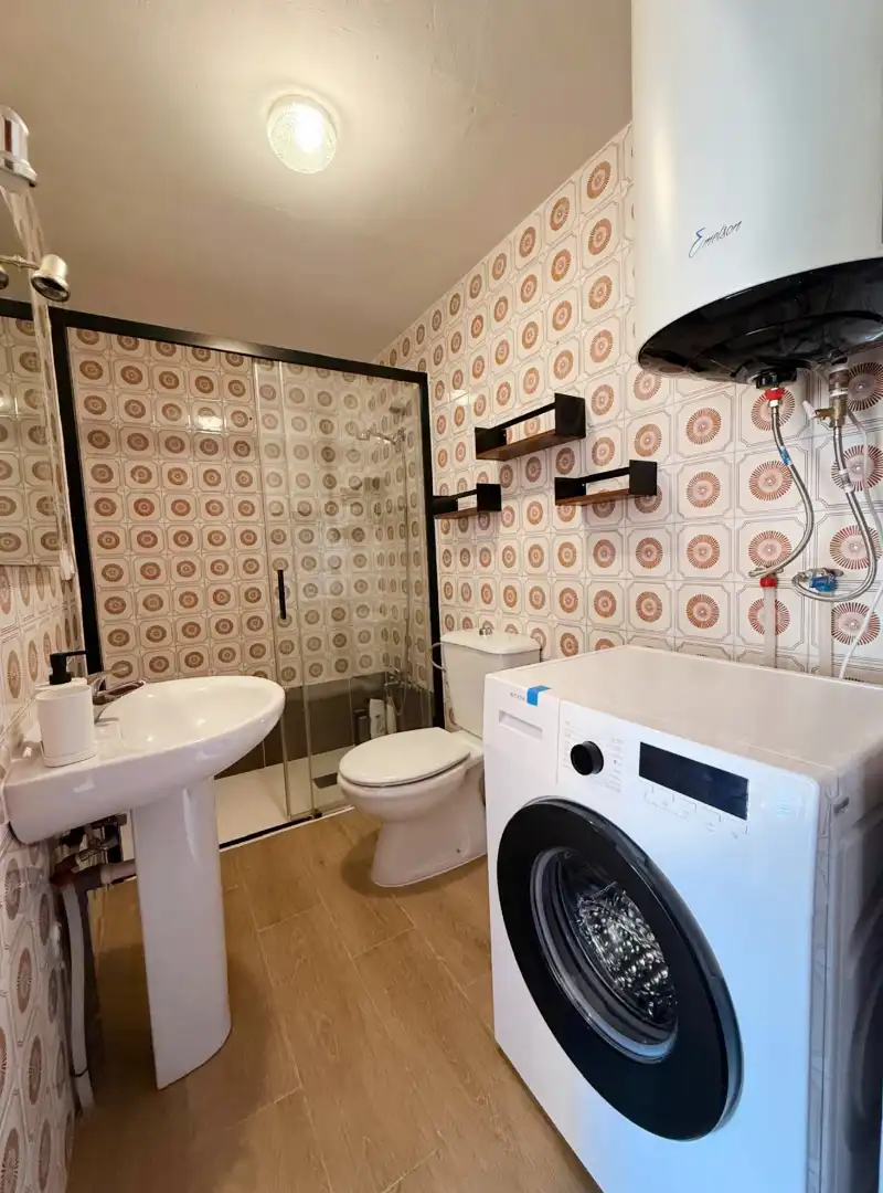 Bathroom of Flat for rent in Huétor Tájar  with Furnished, Washing machine and Microwave