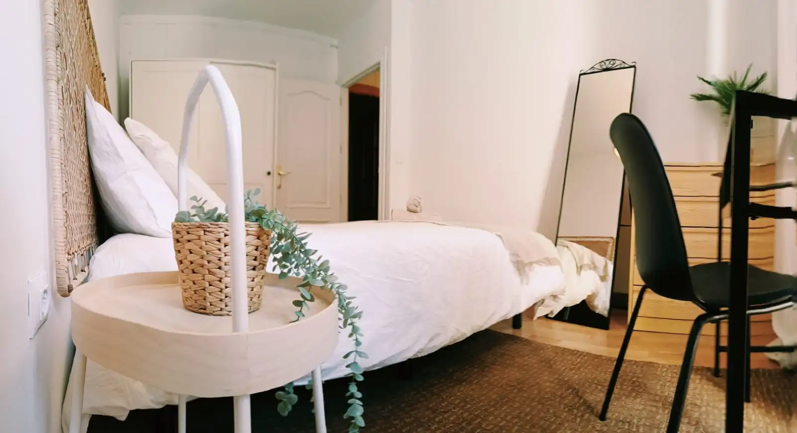 Habitación de Piso para compartir en Madrid con Calefacción, Amueblado y Horno