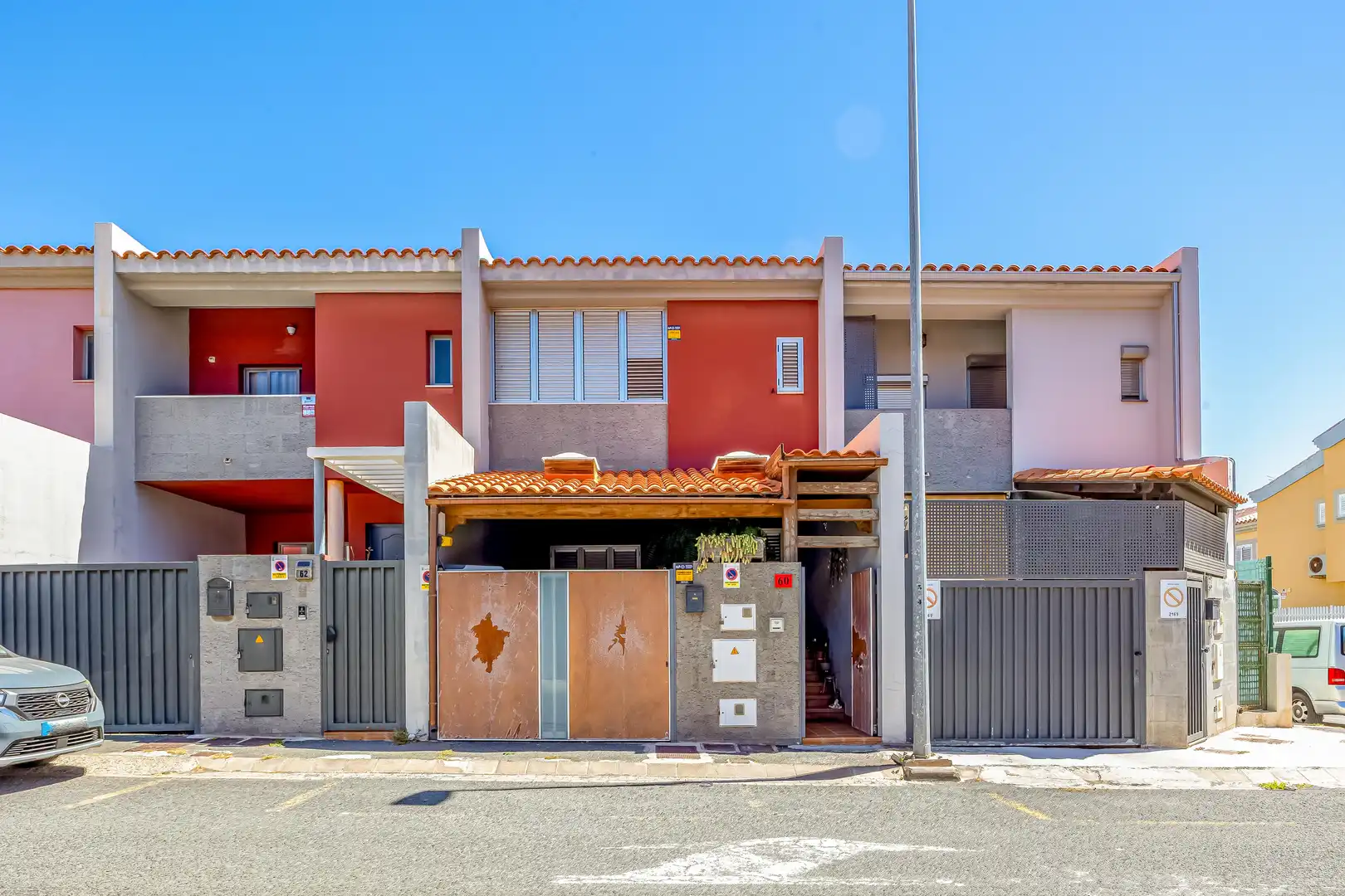 Exterior view of Houses for sale in Santa Lucía de Tirajana  with Terrace, Storage room and Balcony