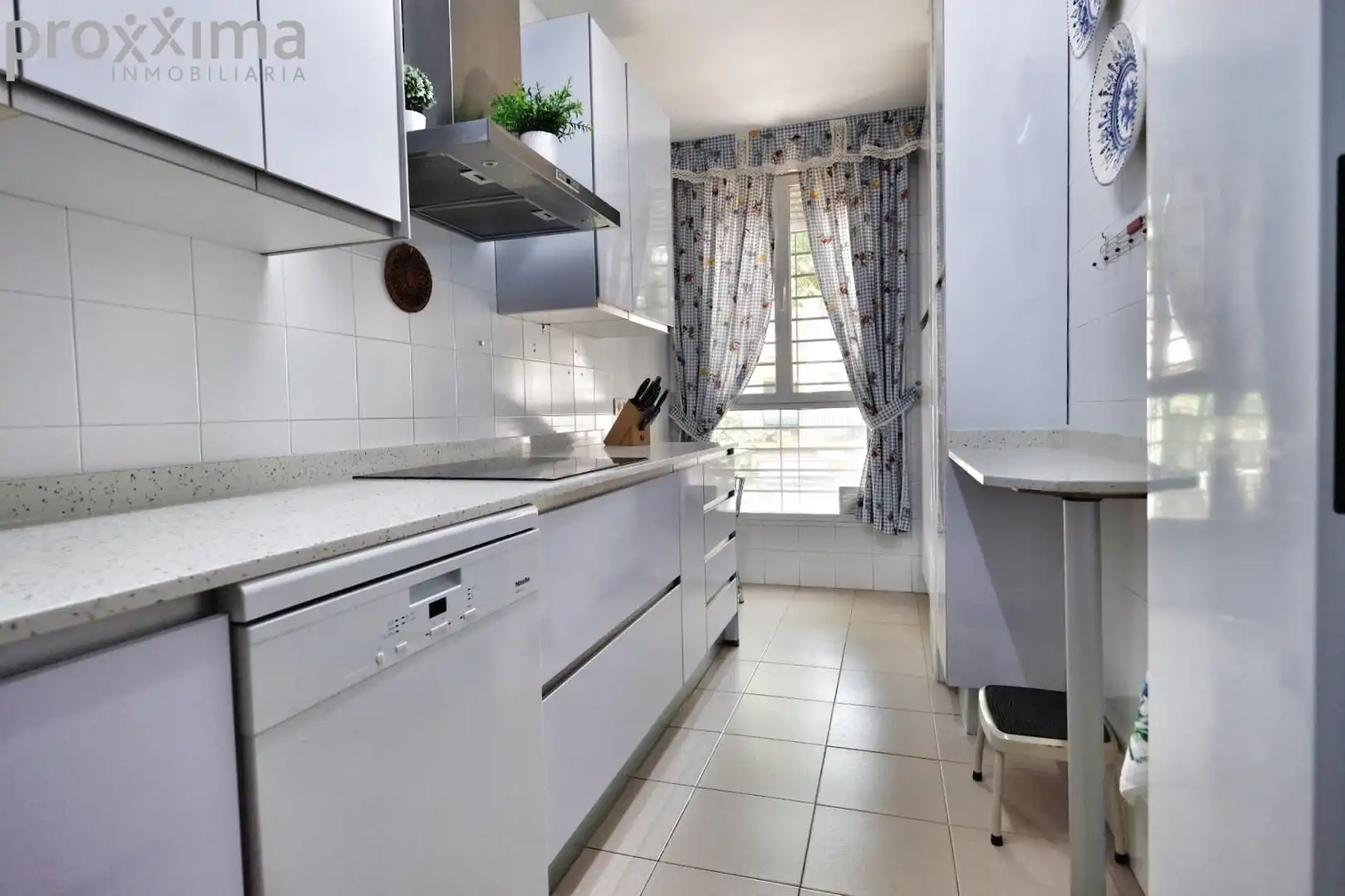 Cocina de Piso en venta en Sevilla con Aire acondicionado, Trastero y Piscina comunitaria