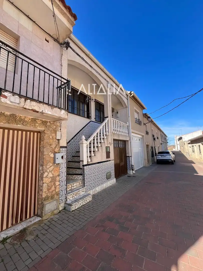 Exterior view of Houses for sale in Pinarejo  with Air Conditioner, Heating and Furnished