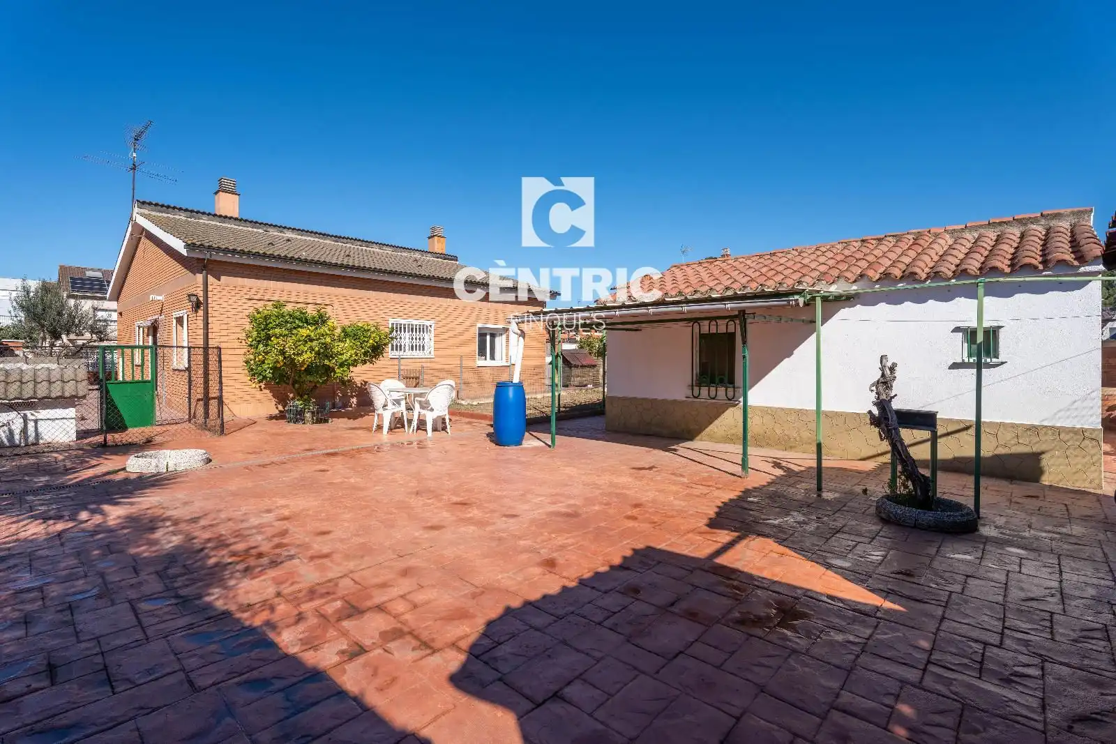 Vista exterior de Casa o chalet en venta en Rubí con Calefacción