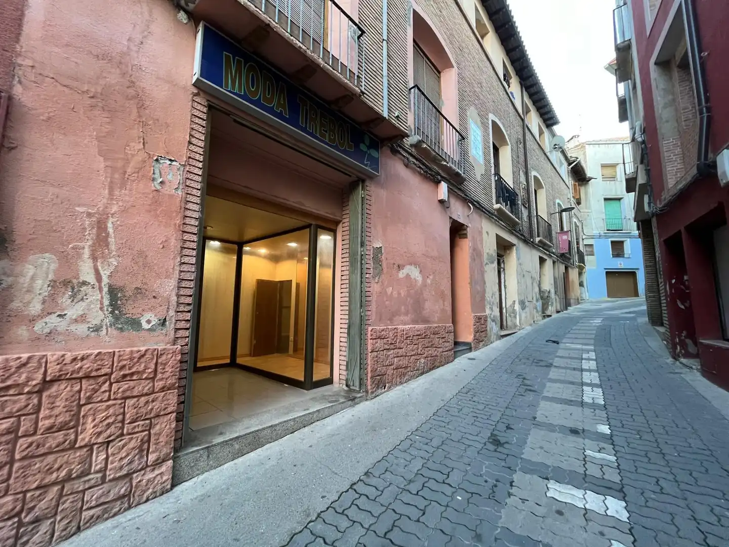 Local comercial en venda a Monzón, imagen 2