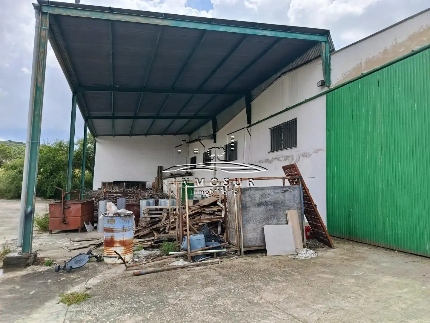 Außenansicht von Fabrikhallen zum Verkauf in Lucena