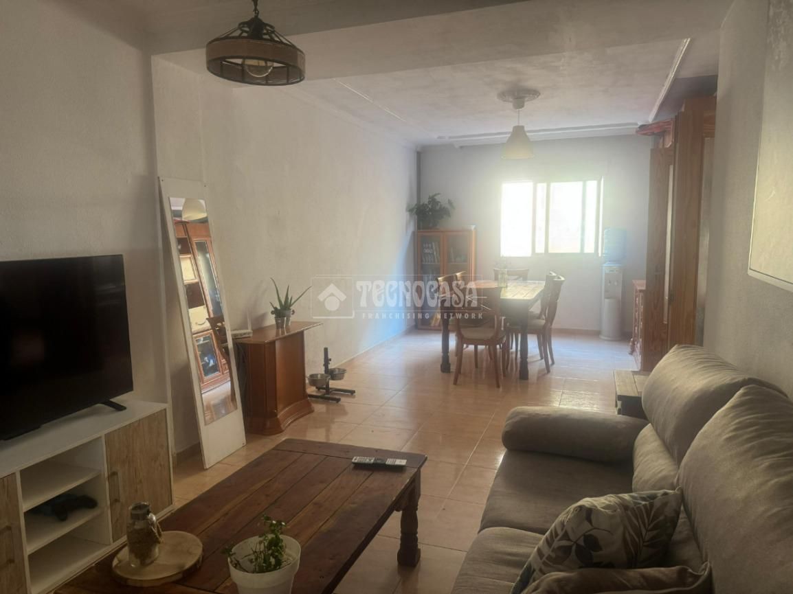 Sala d'estar de Casa adosada en venda en Níjar amb Aire condicionat