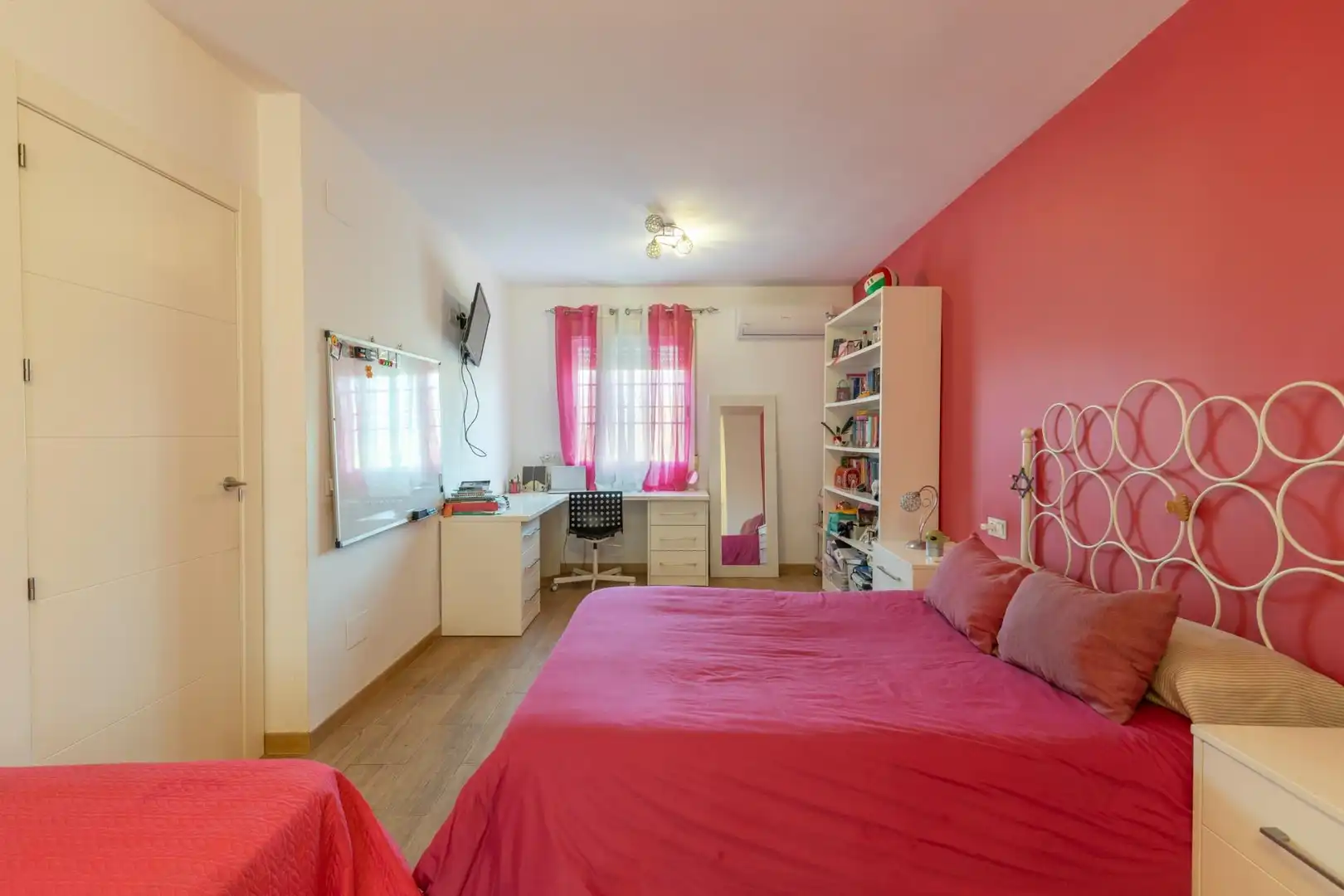 Habitación de Casa o chalet en venta en Madrid con Aire acondicionado, Calefacción y Jardín privado