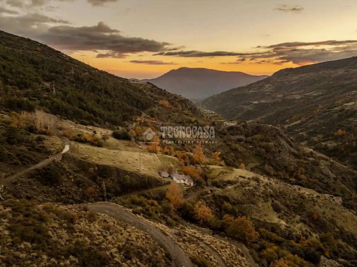 Vista exterior de Finca rústica en venta en Capileira con Calefacción, Terraza y Balcón