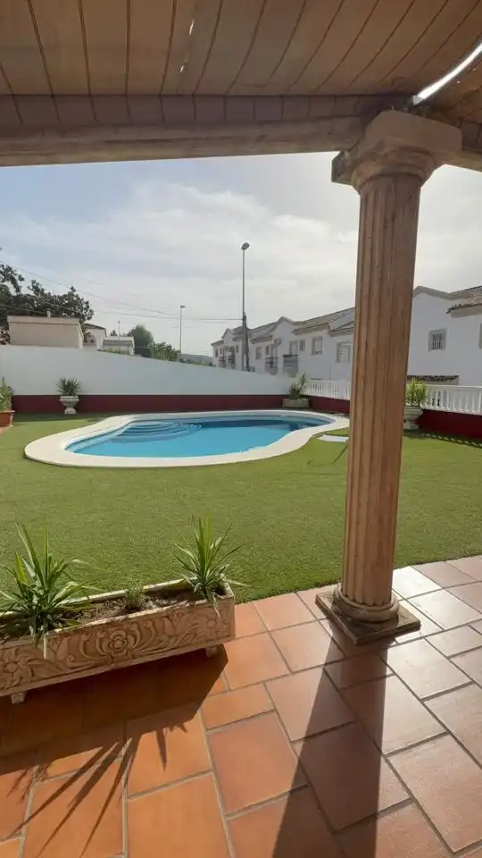 Casa amb piscina en venda a Calle Miró, imagen 3