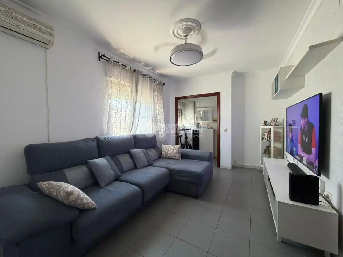 Sala de estar de Piso en venta en Isla Cristina con Aire acondicionado, Terraza y Amueblado
