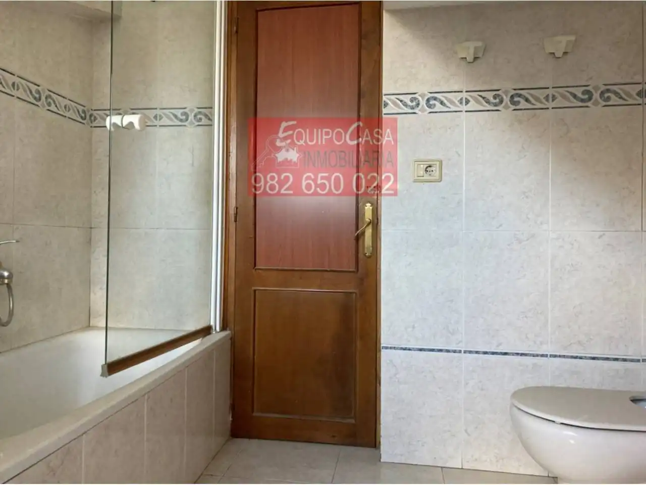 Baño de Piso en venta en Lugo con Calefacción, Parquet y Amueblado