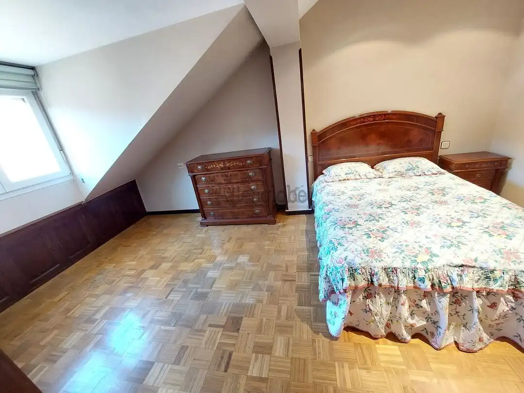 Dormitori de Àtic en venda en Oviedo  amb Calefacció