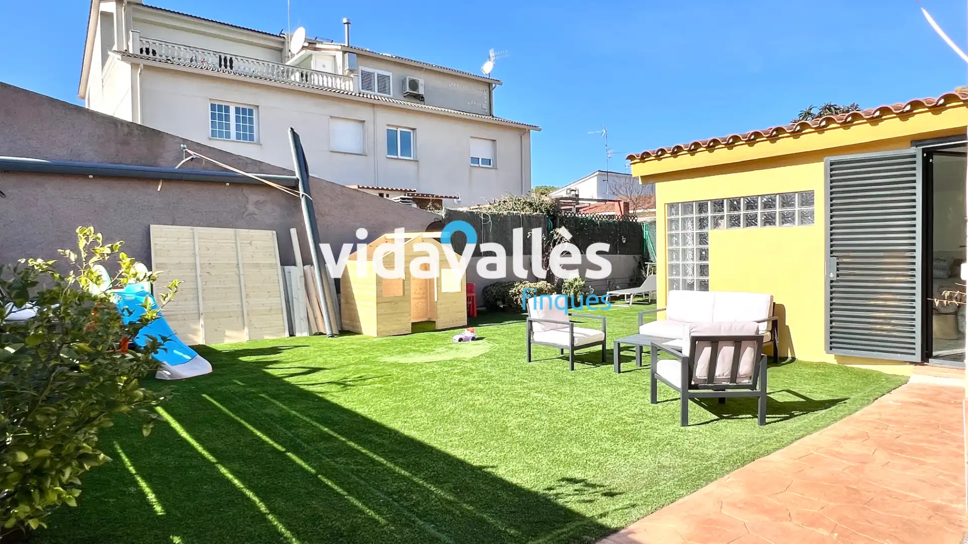 Casa o xalet en venda a Carrer Magnòlies, Llinars del Vallès