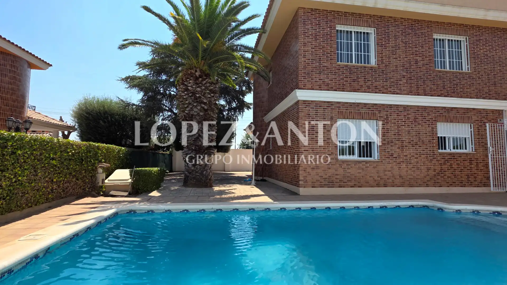 Vista exterior de Casa o chalet en venta en L'Eliana con Aire acondicionado, Calefacción y Jardín privado