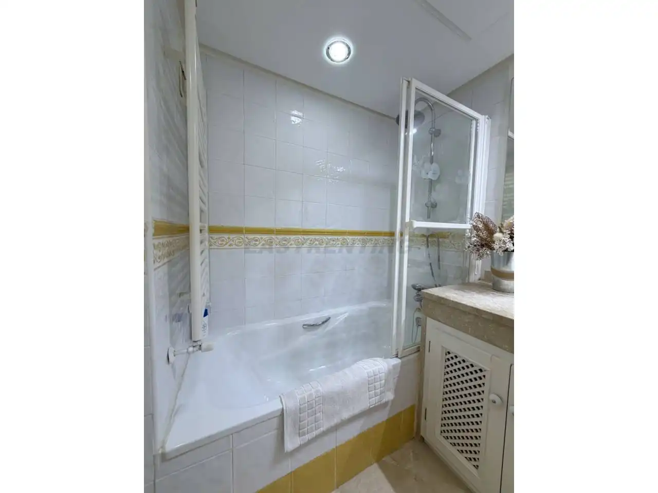Bathroom of Detached homes for rent in La Alcaidesa  with Air Conditioner, Terrace and Furnished