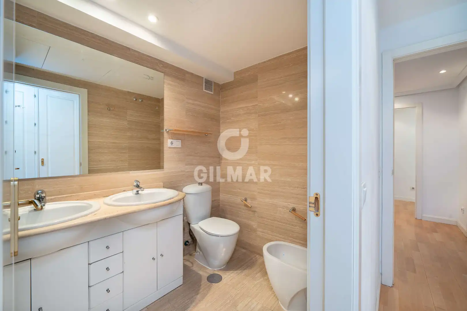 Bathroom of Flat for sale in Madrid  with Heating, Private garden and Storage room