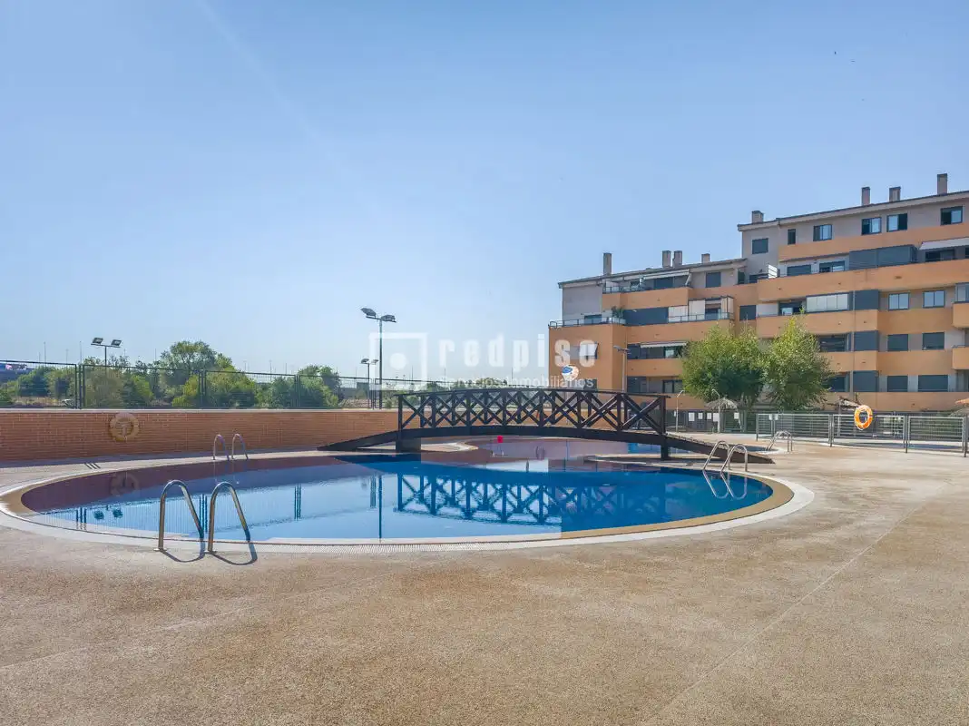 Swimming pool of Flat for sale in Alcorcón  with Air Conditioner, Heating and Private garden