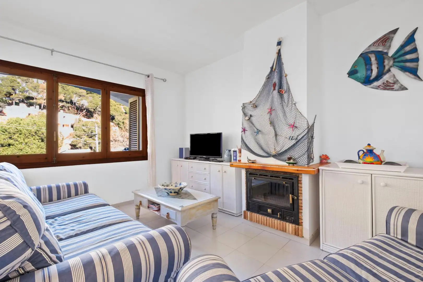 Sala de estar de Casa adosada en venta en Begur con Terraza, Amueblado y Jacuzzi