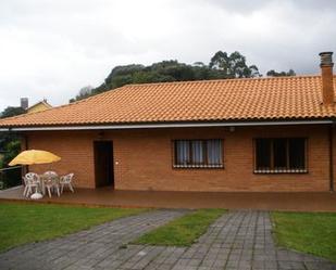 Vista exterior de Apartament de lloguer en Llanes amb Jardí privat, Terrassa i Moblat