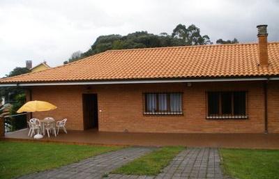 Vista exterior de Apartament de lloguer en Llanes amb Terrassa i Balcó