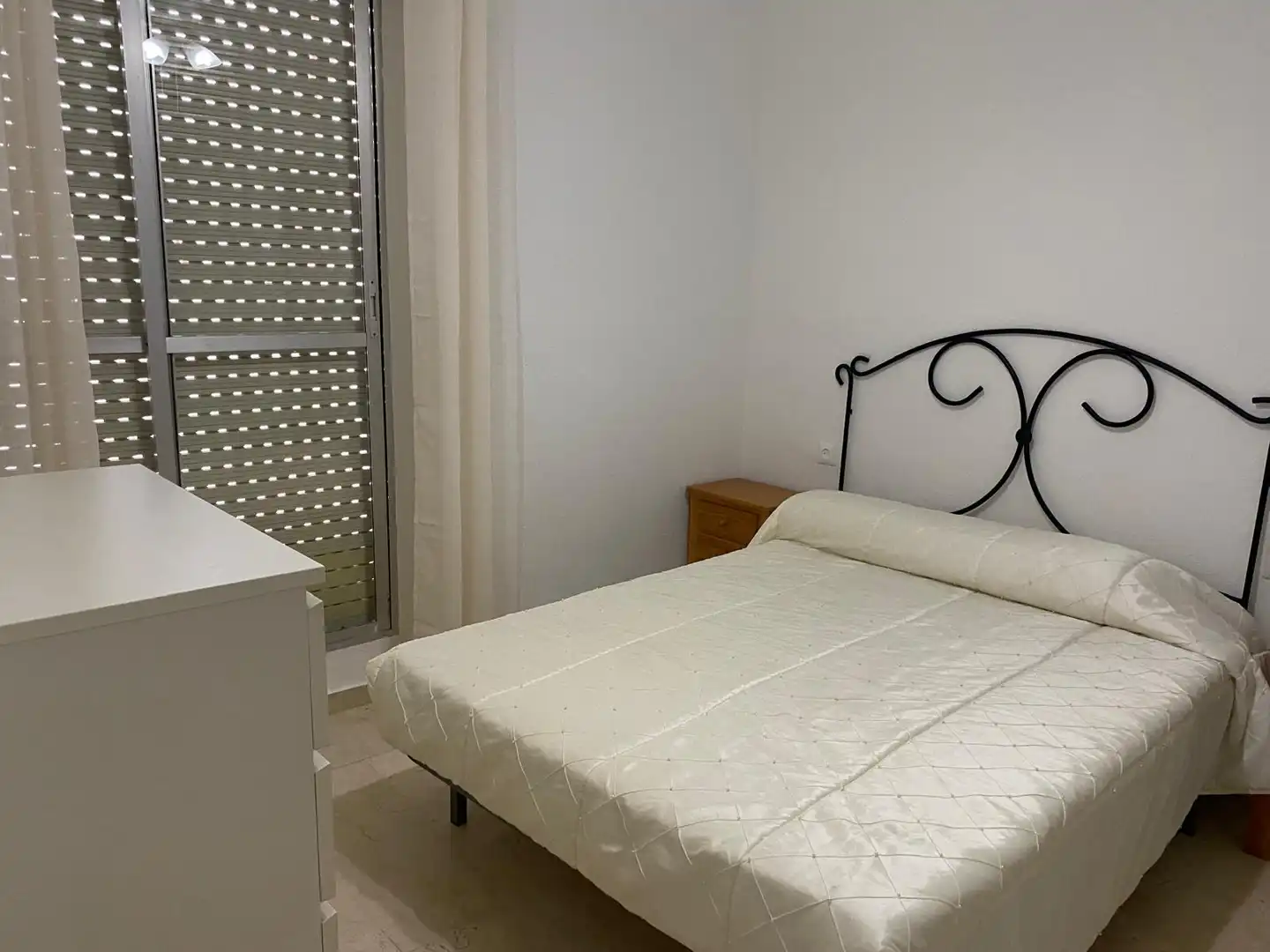 Habitación de Apartamento de alquiler en Córdoba con Calefacción, Amueblado y Lavadora