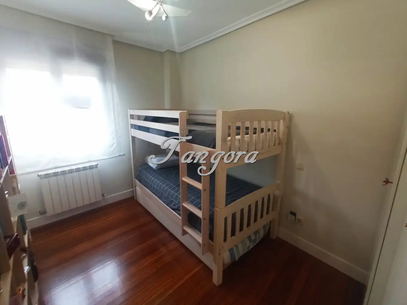 Schlafzimmer von Einfamilien-Reihenhaus zum Verkauf in Abanto y Ciérvana-Abanto Zierbena mit Heizung, Privatgarten und Parkett