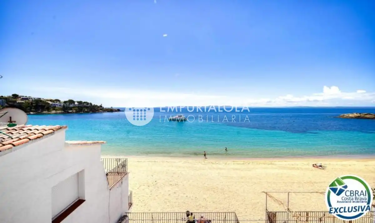 Vista exterior de Apartament en venda en Roses amb Aire condicionat, Calefacció i Moblat