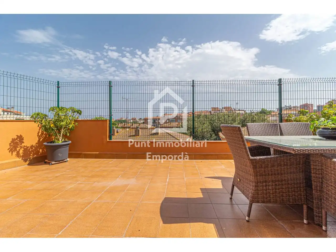 Terraza de Dúplex en venta en Figueres con Terraza