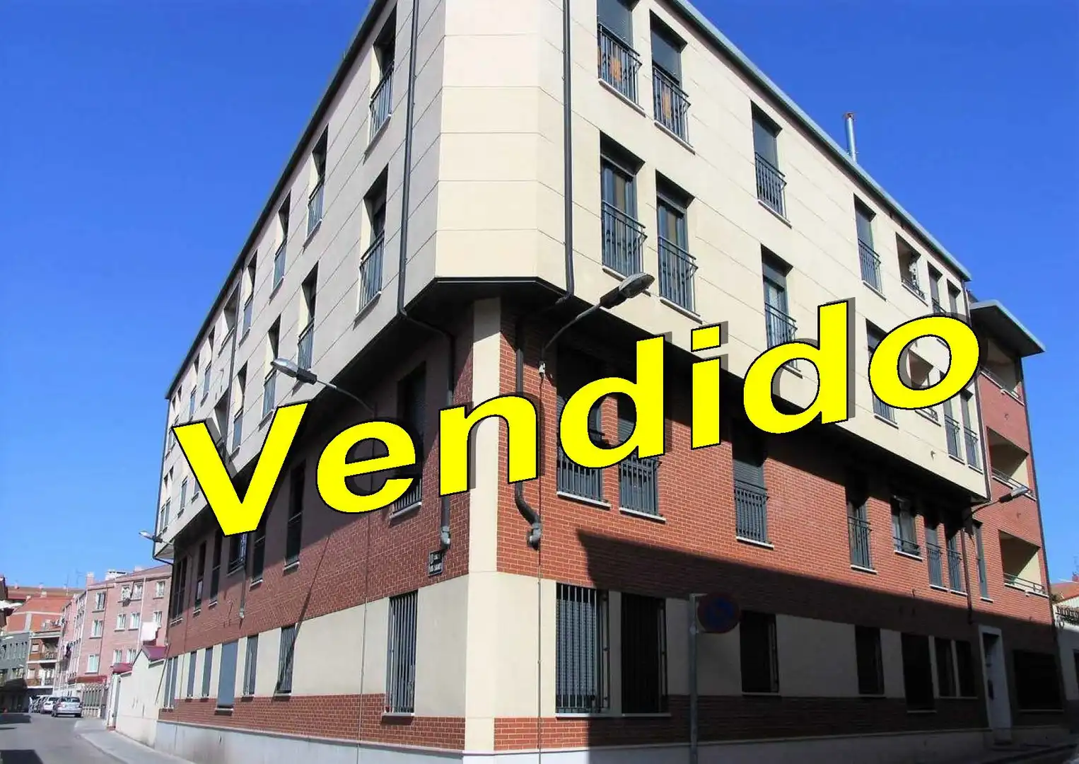 Flat with lift for sale in Calle Troncoso 2