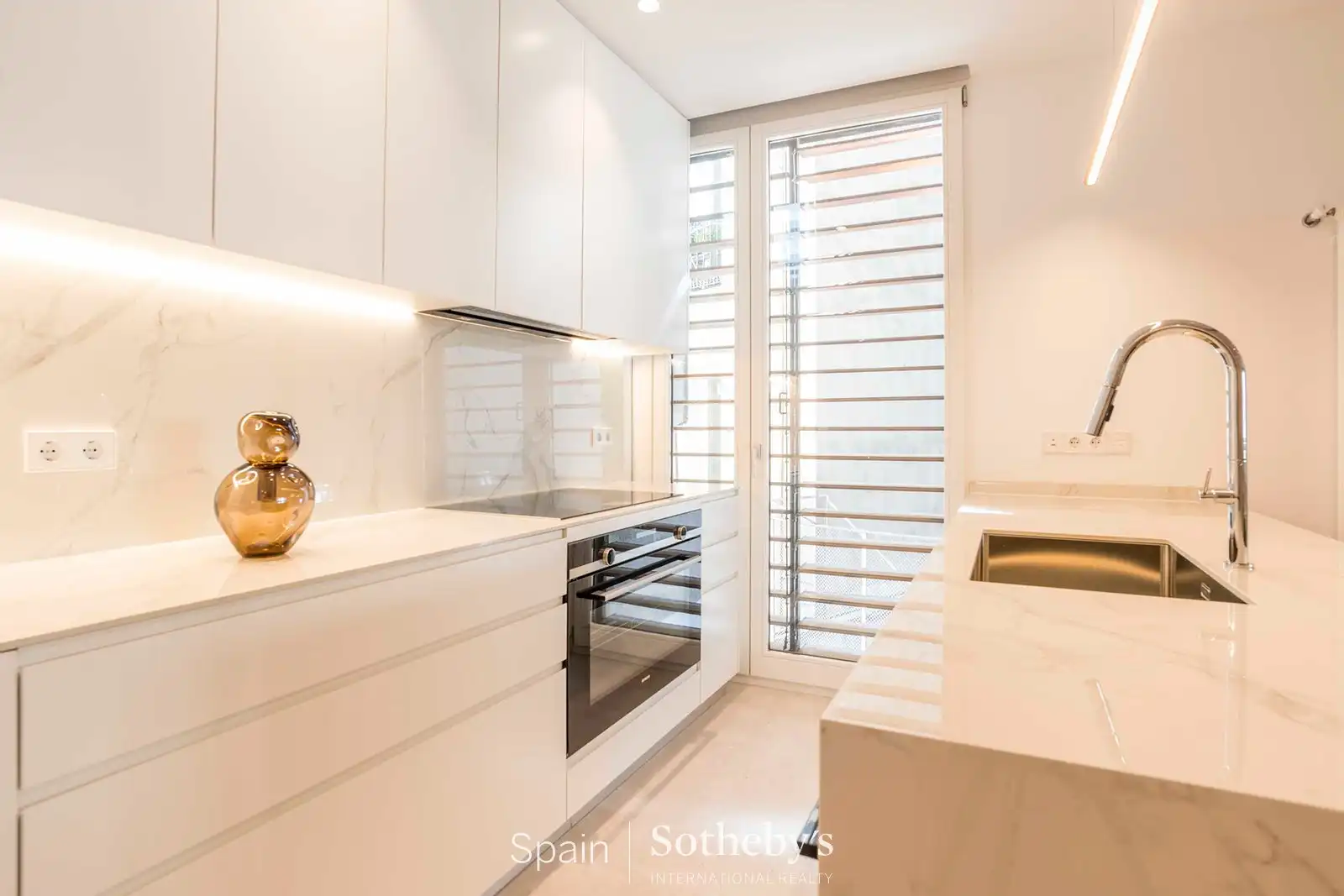 Cocina de Apartamento en venta en Madrid con Aire acondicionado, Calefacción y Terraza