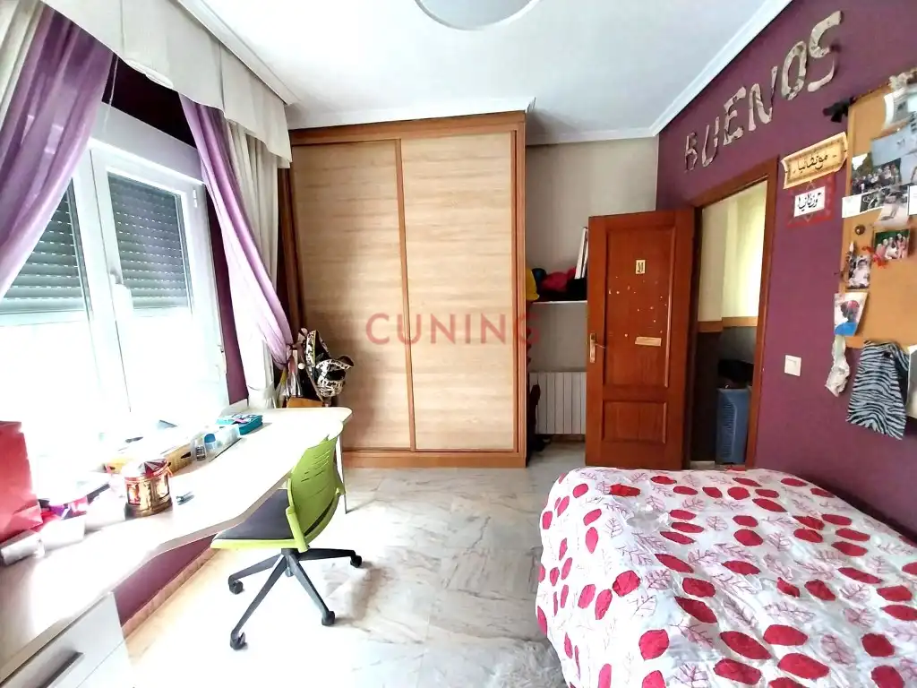 Dormitori de Casa o xalet en venda en Cáceres amb Jardí privat