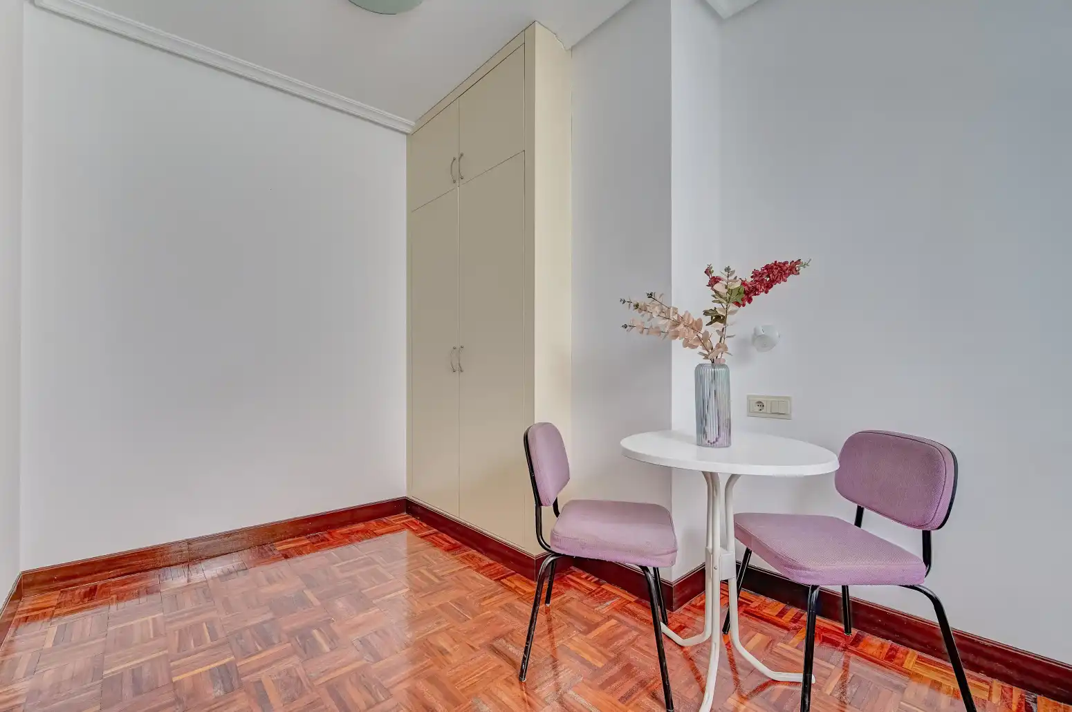 Habitación de Ático en venta en  Pamplona / Iruña con Calefacción, Parquet y Balcón