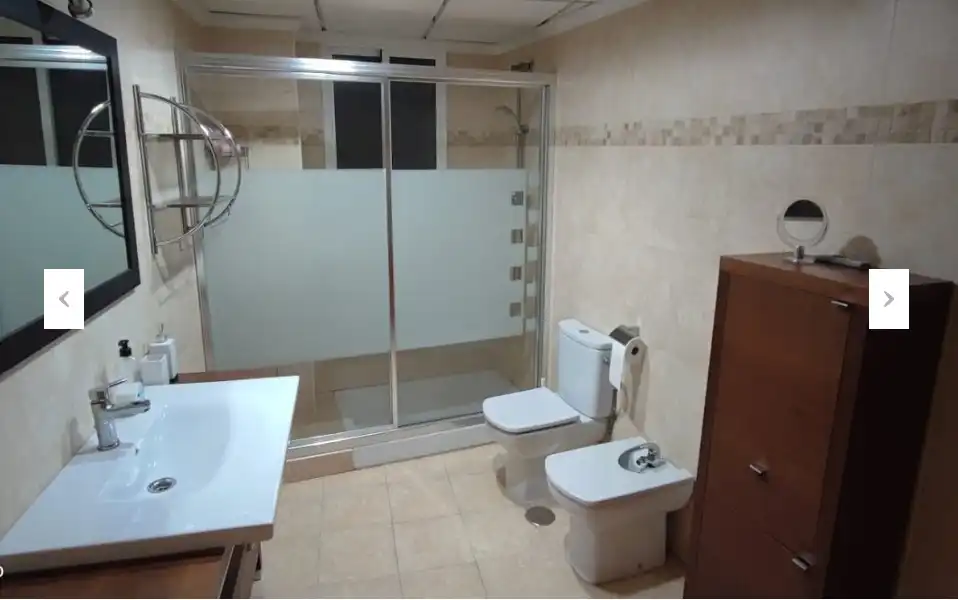 Baño de Piso en venta en Callosa de Segura con Terraza, Horno y Microondas