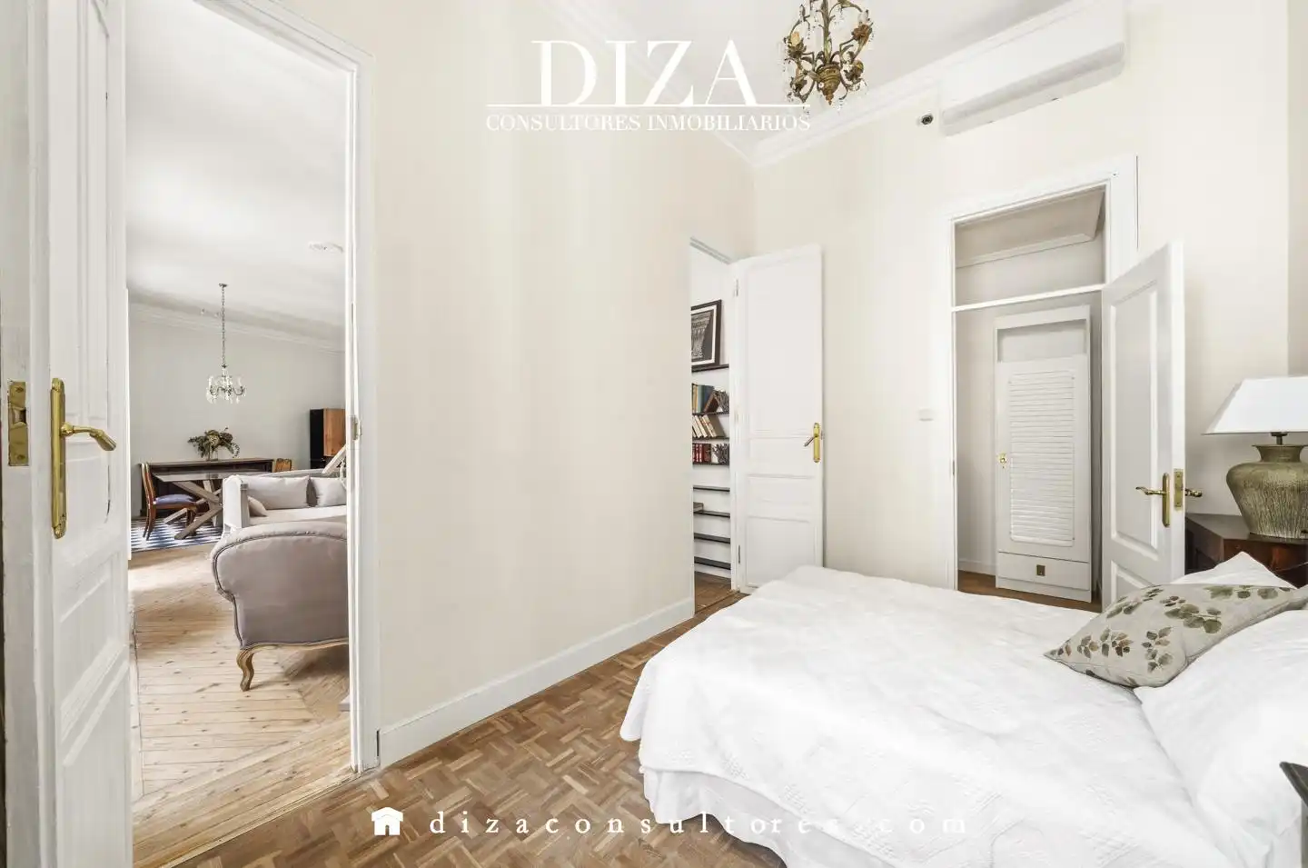 Bedroom of Flat for sale in Madrid  with Air Conditioner, Terrace and Furnished