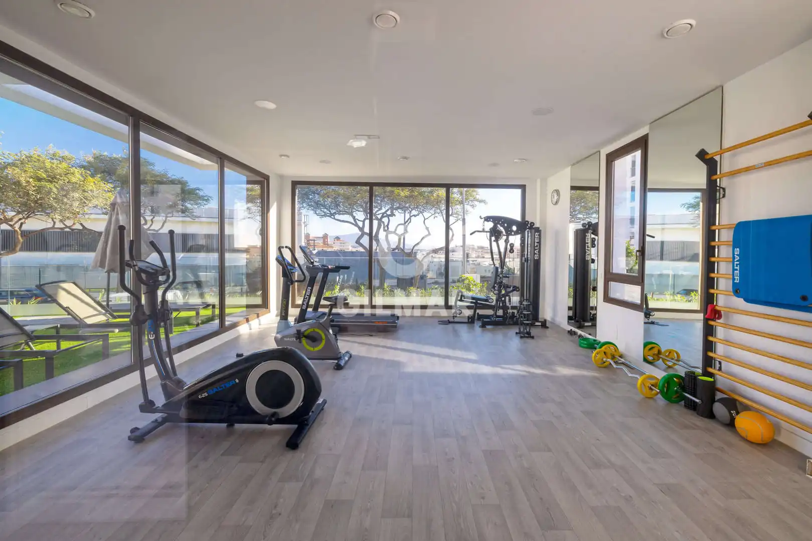 Habitación de Ático en venta en Estepona con Calefacción, Trastero y Piscina