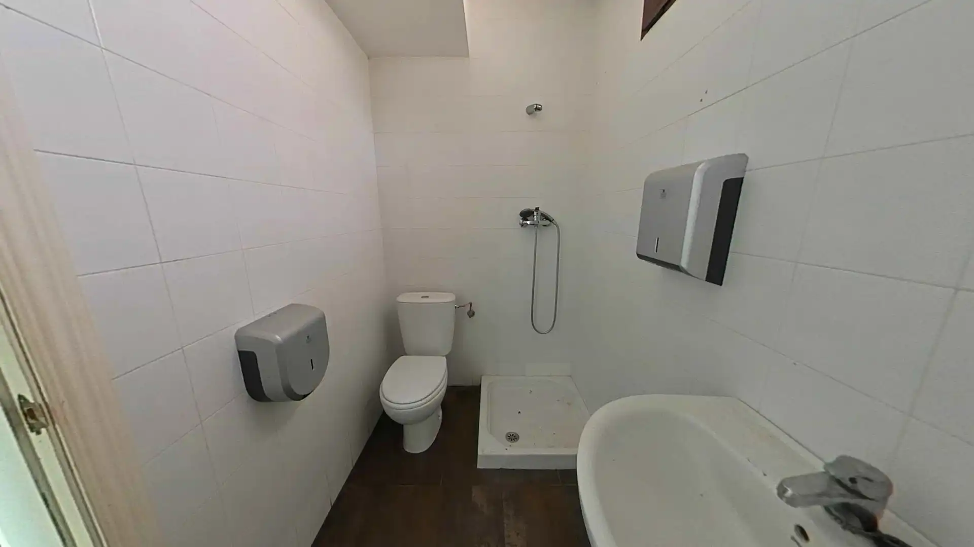 Baño de Local en venta en Pradoluengo