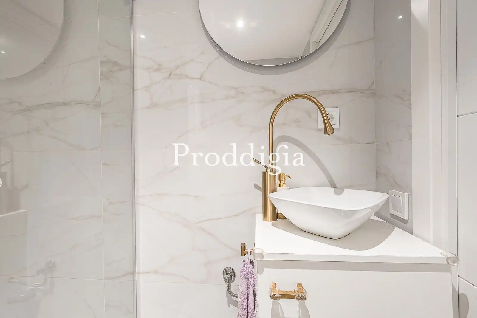 Bathroom of Attic for sale in Barcelona  with Air Conditioner, Heating and Terrace
