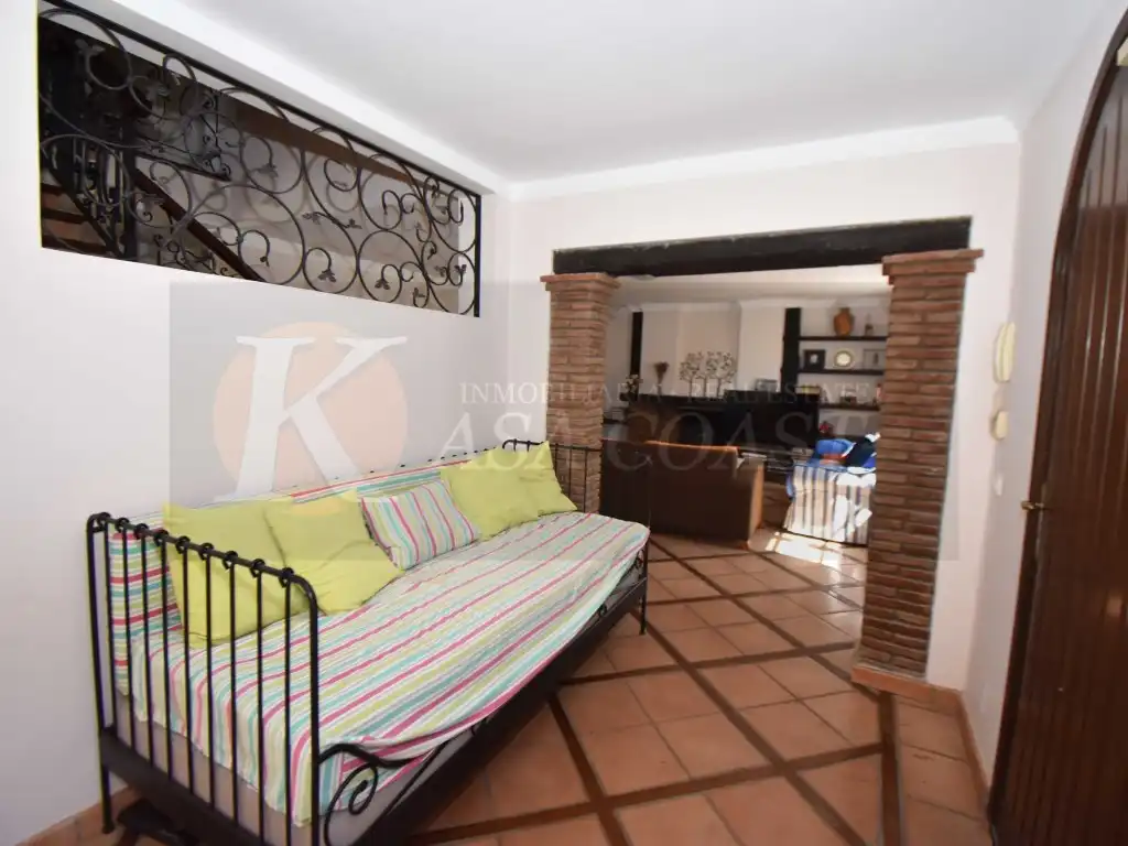 Sala de estar de Casa adosada en venta en Fuengirola con Aire acondicionado, Jardín privado y Terraza