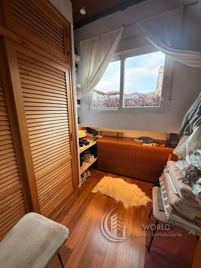 Schlafzimmer von Dachboden zur Miete in Madrid mit Klimaanlage, Heizung und Terrasse