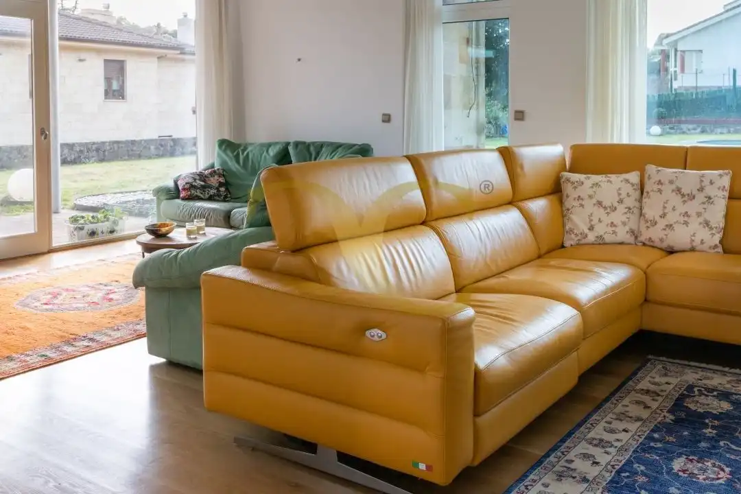 Sala de estar de Casa o chalet en venta en Santa Cruz de Bezana con Aire acondicionado, Calefacción y Jardín privado