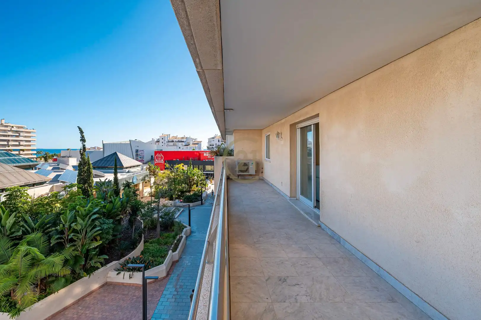 Apartament amb terrassa en venda a Calle Ramón Areces