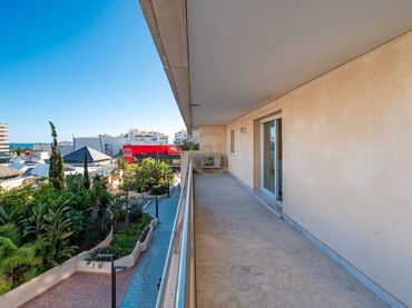 Apartament amb balcó en venda a Calle Ramón Areces